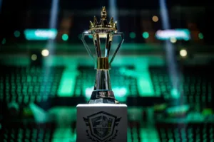 【フォートナイト】世界大会「FNCS メジャー1 サミット」の優勝トロフィーが初公開！制作は高級英国ブランド「Thomas Lyte」が担当